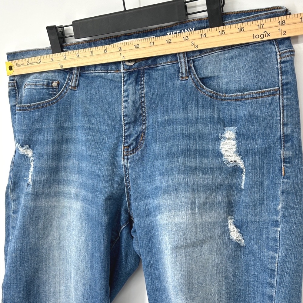 !iT Jeans Tiffany Long Rider Medium Wash Distressed Bermuda Denim Shorts Size 14 - Picture 7 of 7